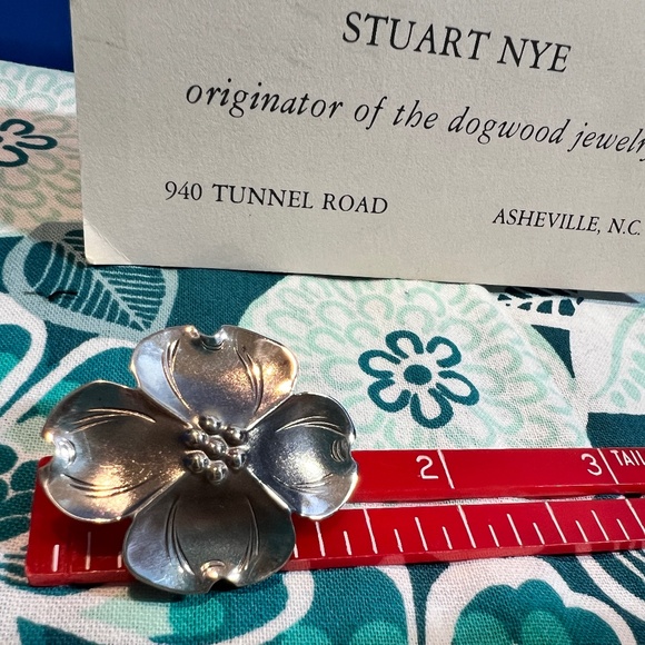 Stuart Nye Sterling Silver Dogwood French Wire Earrings - Picture 5 of 9